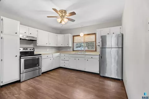 Kitchen - 1008 4th St, Garretson, SD 57030 photo 7 of 7