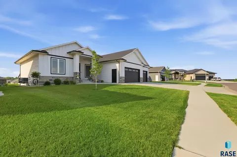 Exterior - 5600 E Daybreak Cir, Sioux Falls, SD 57110 photo 2 of 14