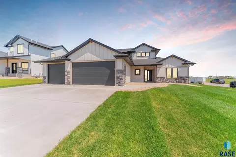 Exterior - 2700 N Sylvan Cir, Tea, SD 57064 photo 5 of 5