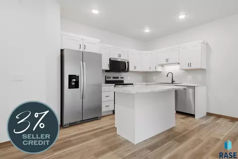 2806 S Broek Dr, Sioux Falls, SD 57106