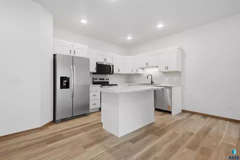 2806 S Broek Dr, Sioux Falls, SD 57106