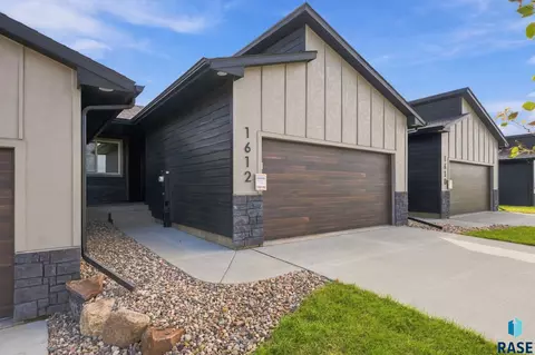 1612 N Tillie Ave, Sioux Falls, SD 57110