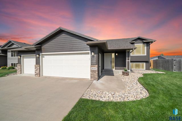 806 Rosewood Dr, Harrisburg, SD 57032