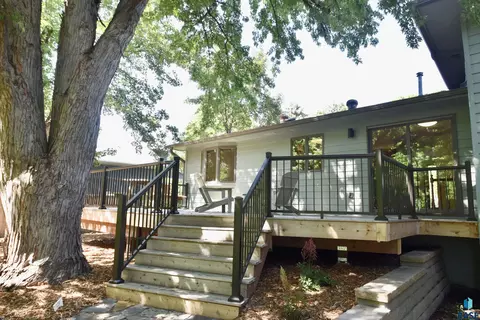 Exterior - 2421 E Marson Dr, Sioux Falls, SD 57103 photo 6 of 11