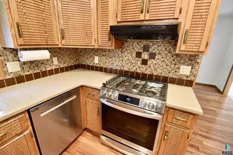 Kitchen - 2421 E Marson Dr, Sioux Falls, SD 57103 photo 3 of 3