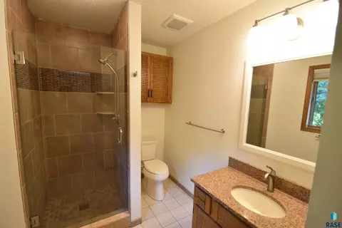 Bath - 2421 E Marson Dr, Sioux Falls, SD 57103 photo 3 of 3
