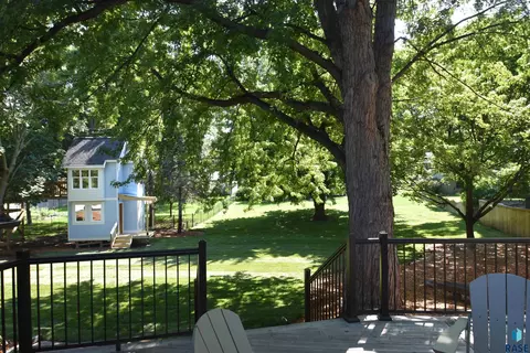 Exterior - 2421 E Marson Dr, Sioux Falls, SD 57103 photo 8 of 11
