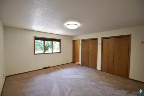 Bedroom - 2421 E Marson Dr, Sioux Falls, SD 57103 photo 4 of 5
