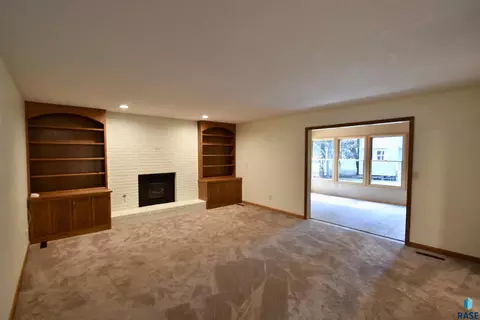 Living - 2421 E Marson Dr, Sioux Falls, SD 57103 photo 4 of 4