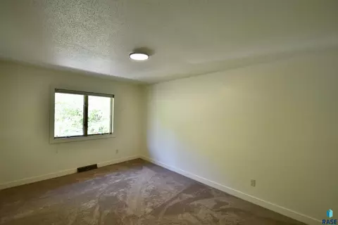 Bedroom - 2421 E Marson Dr, Sioux Falls, SD 57103 photo 2 of 5