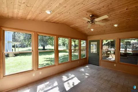 Exterior - 2421 E Marson Dr, Sioux Falls, SD 57103 photo 3 of 11