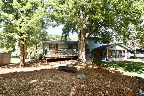 Exterior - 2421 E Marson Dr, Sioux Falls, SD 57103 photo 4 of 11