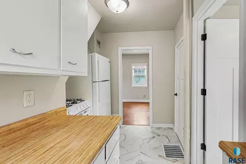 1305 E 12th St, Sioux Falls, SD 57103 photo 4