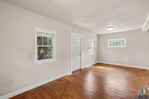 1305 E 12th St, Sioux Falls, SD 57103 photo 8