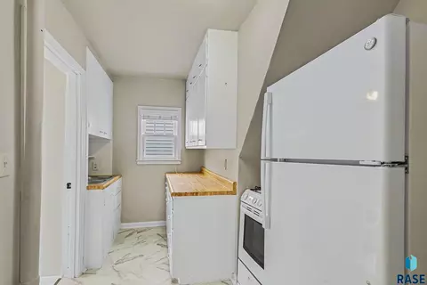 1305 E 12th St, Sioux Falls, SD 57103 photo 3