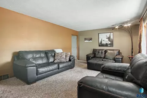 7713 E 38th St, Sioux Falls, SD 57110 photo 9