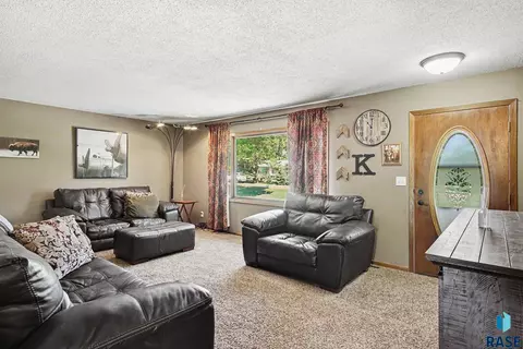 7713 E 38th St, Sioux Falls, SD 57110 photo 7