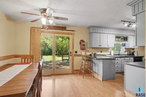 7713 E 38th St, Sioux Falls, SD 57110 photo 6