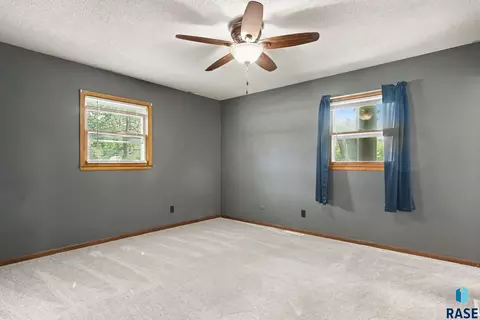 7713 E 38th St, Sioux Falls, SD 57110 photo 13