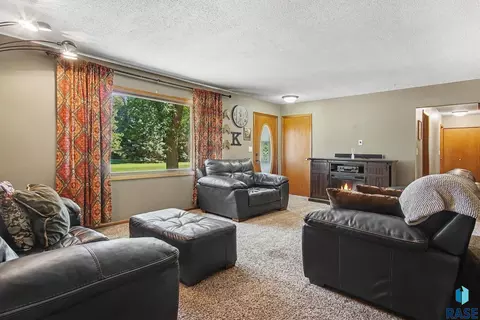 7713 E 38th St, Sioux Falls, SD 57110 photo 8