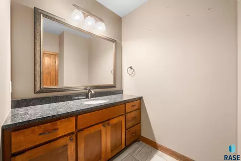 Bath - 7309 E Donnelly Dr, Sioux Falls, SD 57110 photo 5 of 6