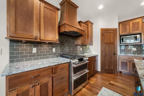 Kitchen - 7309 E Donnelly Dr, Sioux Falls, SD 57110 photo 2 of 3
