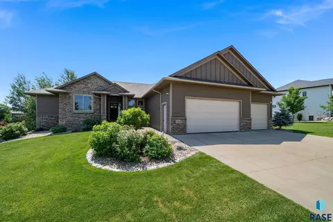 Exterior - 7309 E Donnelly Dr, Sioux Falls, SD 57110 photo 3 of 19