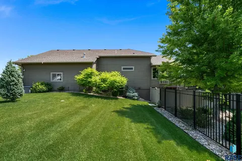 Exterior - 7309 E Donnelly Dr, Sioux Falls, SD 57110 photo 18 of 19