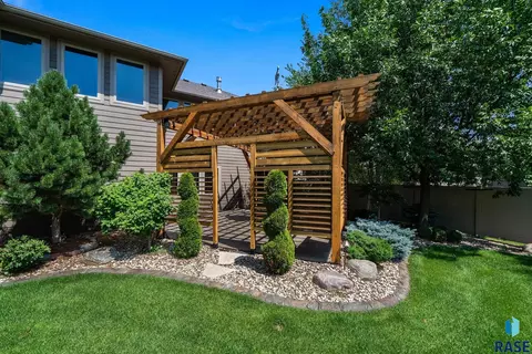 Exterior - 7309 E Donnelly Dr, Sioux Falls, SD 57110 photo 10 of 19