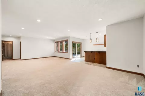 Living - 7309 E Donnelly Dr, Sioux Falls, SD 57110 photo 7 of 10
