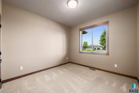 Bedroom - 7309 E Donnelly Dr, Sioux Falls, SD 57110 photo 3 of 8