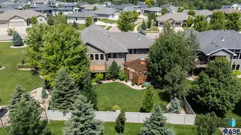Exterior - 7309 E Donnelly Dr, Sioux Falls, SD 57110 photo 4 of 19