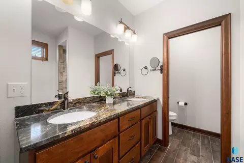 Bath - 7309 E Donnelly Dr, Sioux Falls, SD 57110 photo 2 of 6