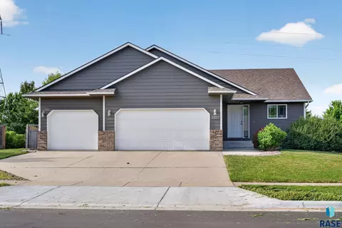 701 Saint Jerome St, Harrisburg, SD 57032
