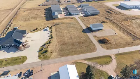 602 S Garfield Ave, Dell Rapids, SD 57022 photo 4