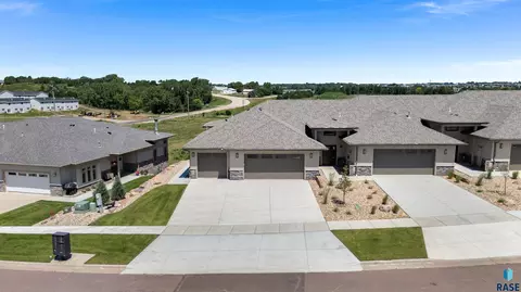 Exterior - 7804 E Bull Pine Trl, Sioux Falls, SD 57110 photo 5 of 5