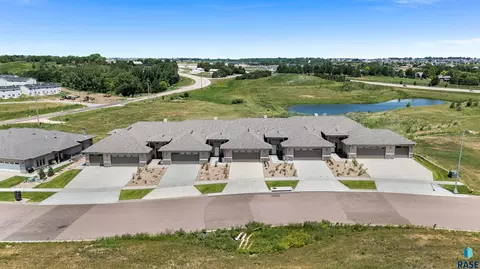 View/Area - 7804 E Bull Pine Trl, Sioux Falls, SD 57110 photo 5 of 6