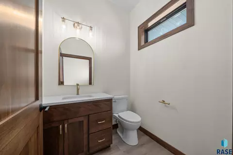 Bath - 7804 E Bull Pine Trl, Sioux Falls, SD 57110 photo 5 of 7