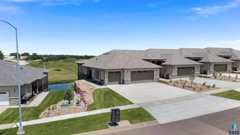 Exterior - 7804 E Bull Pine Trl, Sioux Falls, SD 57110 photo 2 of 5