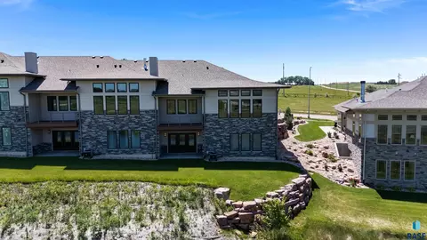Exterior - 7804 E Bull Pine Trl, Sioux Falls, SD 57110 photo 4 of 5