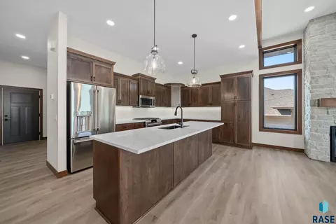 Kitchen - 7804 E Bull Pine Trl, Sioux Falls, SD 57110 photo 5 of 5