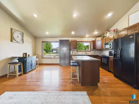 Kitchen - 3917 E Brookline Dr, Sioux Falls, SD 57103 photo 4 of 4