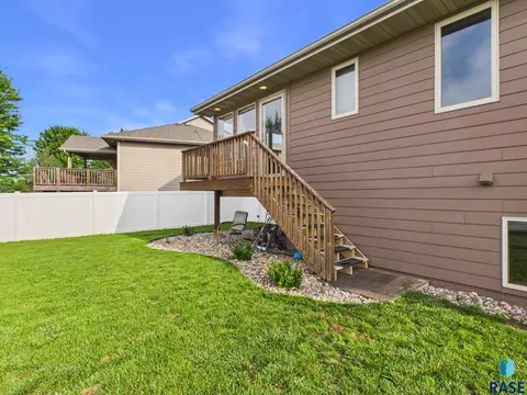 Exterior - 3917 E Brookline Dr, Sioux Falls, SD 57103 photo 7 of 9
