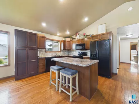 Kitchen - 3917 E Brookline Dr, Sioux Falls, SD 57103 photo 1 of 4