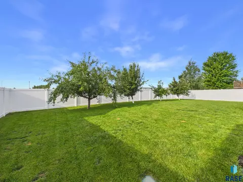 Exterior - 3917 E Brookline Dr, Sioux Falls, SD 57103 photo 9 of 9