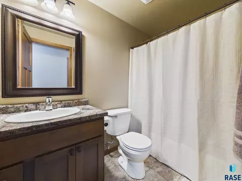 Bath - 3917 E Brookline Dr, Sioux Falls, SD 57103 photo 1 of 4