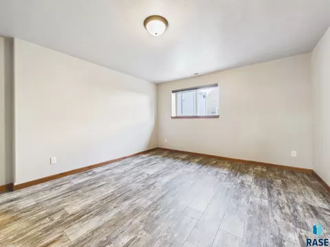 Bedroom - 3917 E Brookline Dr, Sioux Falls, SD 57103 photo 5 of 6