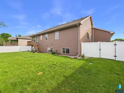Exterior - 3917 E Brookline Dr, Sioux Falls, SD 57103 photo 8 of 9