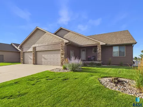 Exterior - 3917 E Brookline Dr, Sioux Falls, SD 57103 photo 1 of 9