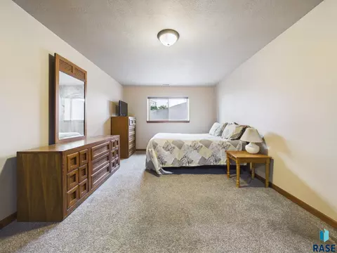 Bedroom - 3917 E Brookline Dr, Sioux Falls, SD 57103 photo 6 of 6